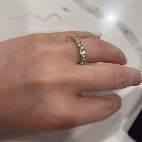 Luxurious Crystal-Embellished Bracelet - Picture 4 of 11